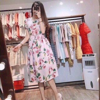 Váy xoè hoa hồng