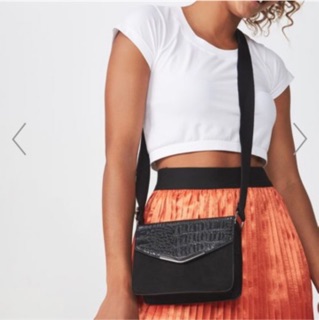 Túi đeo chéo xinh/ Letter bag