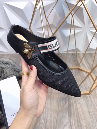 Sục gucci ong