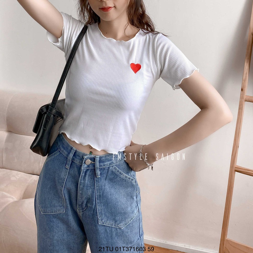 Áo thun tay ngắn THÊU TIM ulzzang thời trang nữ Fmstyle Saigon 21TU05T371902 | BigBuy360 - bigbuy360.vn