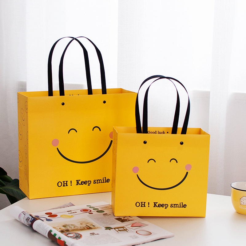 Túi Đựng Quà Giấy Cứng Quai Nhựa Hình Mặt Cười OH! Keep Smile Màu Vàng Dễ Thương