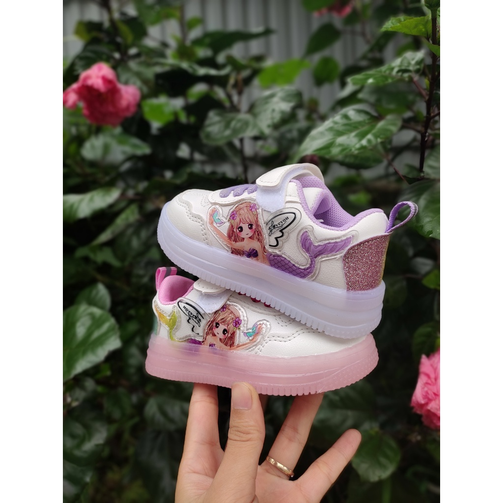 Giày thể thao bé gái có đen led nàng tiên cá màu trắng có quai dán điệu đà 0514