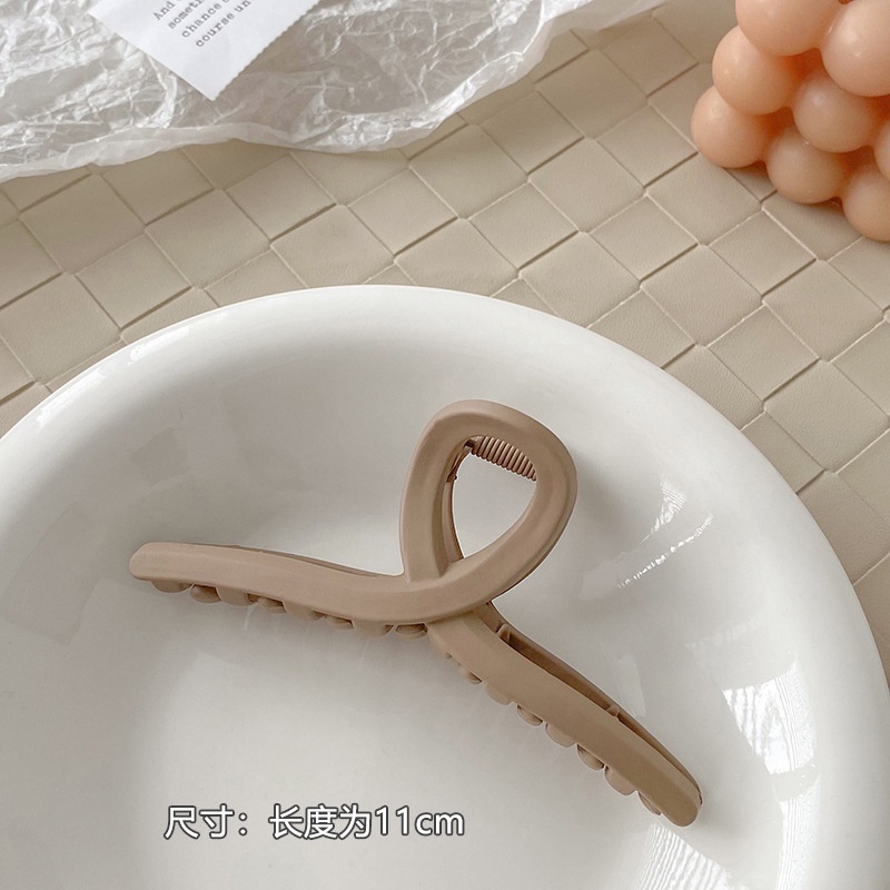 Kẹp Tóc Hình Cá Mập Màu Cà Phê Đậm Thời Trang Cho Nữ Tj234