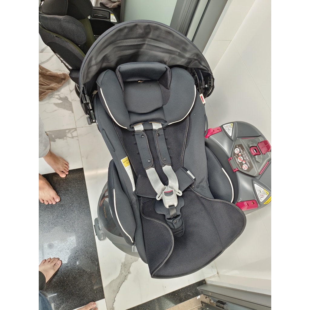 THANH LÝ GHẾ NGỒI ÔTÔ CHO BÉ - APRICA FLADEA XOAY 360 ĐỘ