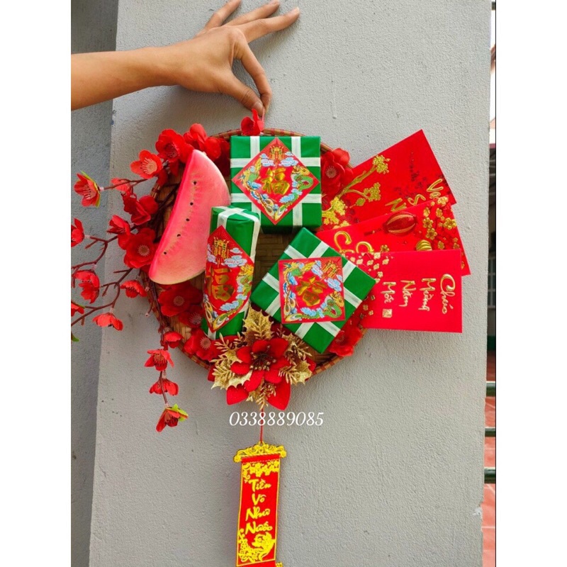 Mẹt tre bánh chưng( bánh trưng ),bánh tét dưa hấu, hoa trạng nguyên đỏ vàng, trang trí tết, sẵn hàng ạ