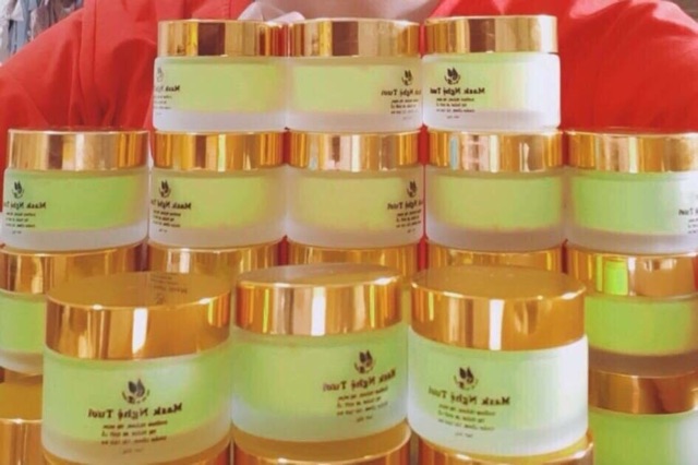 Lọ thuỷ tinh đựng mỹ phẩm nắp vàng (50ml)