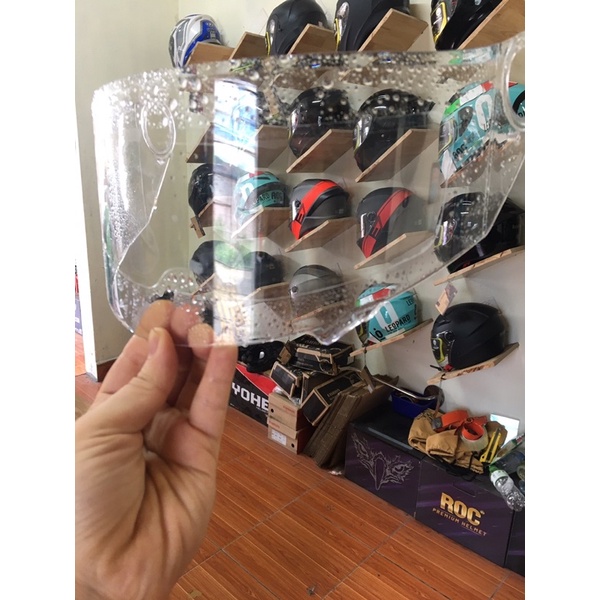 Miếng dán chống nước mưa trên kính mũ bảo hiểm Fullface