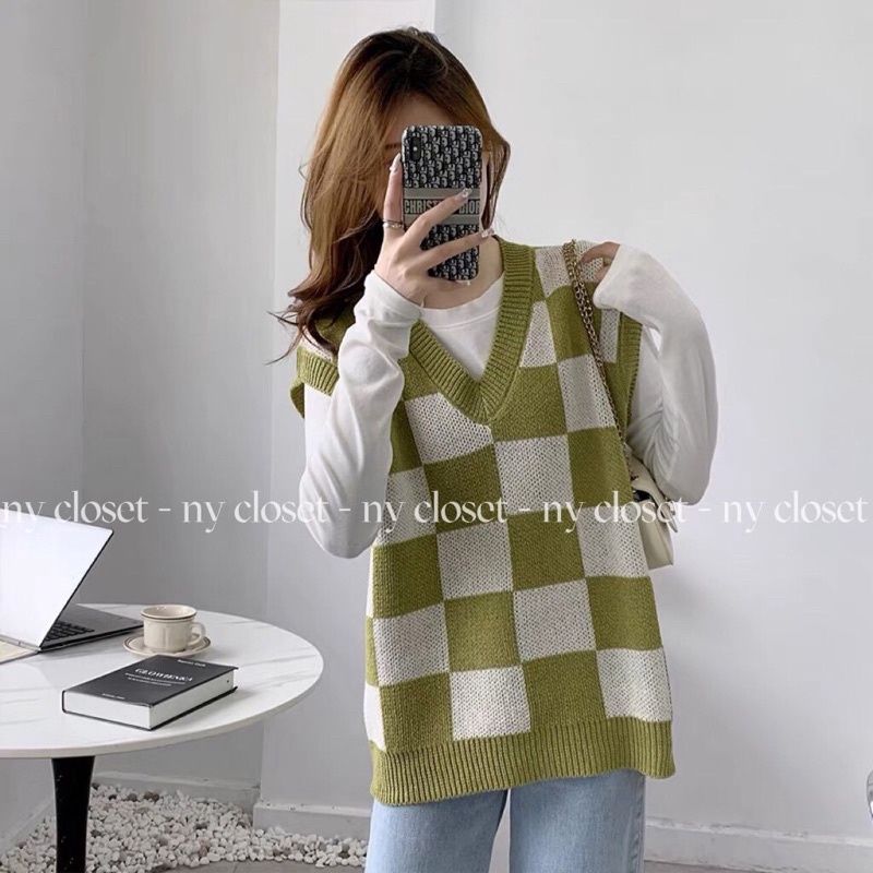 Áo gile len fom dấu quần.