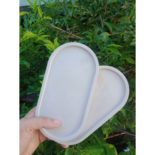Khay thạch cao bầu dục kèm dây màu acrylic