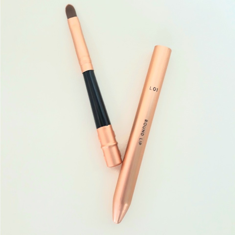 [HÀNG CHÍNH HÃNG] Cọ Môi Lông Dài Vacosi Round Lip Brush L01