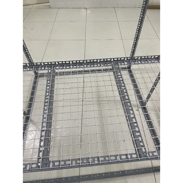 Kệ bậc thang v lỗ 2 bậc V3x3cm (dạng vỉ ô lưới sắt ) (cao 50cm_1m và 60_1.2m) để cây và hàng hoá
