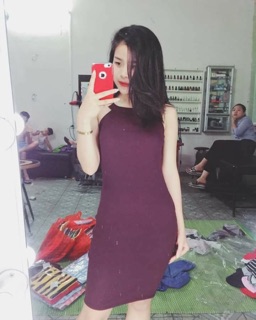 Váy cổ yếm
