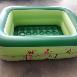 Bể phao tắm cho trẻ