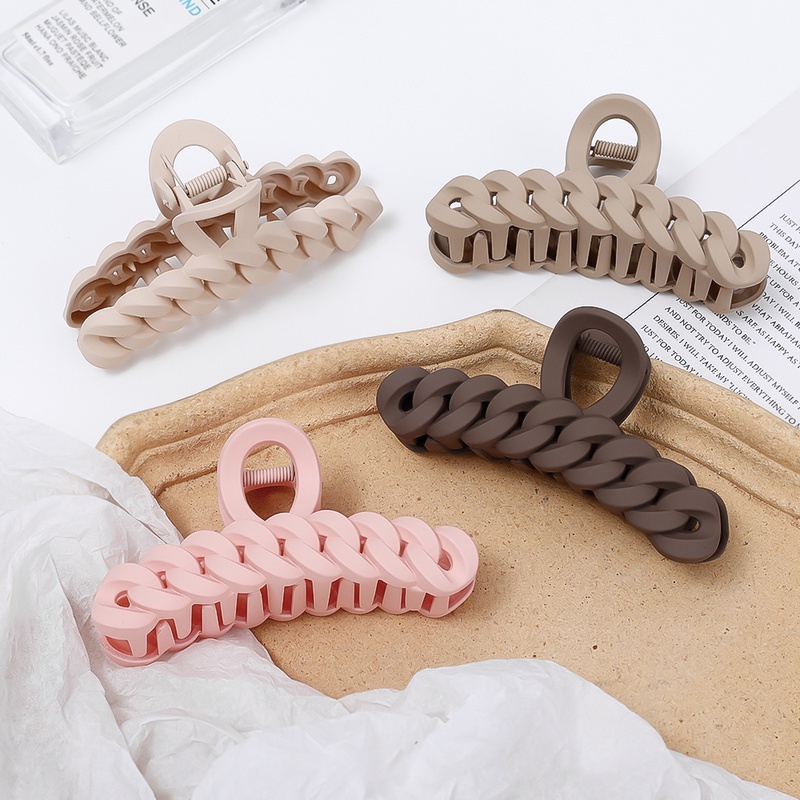 Kẹp Tóc Phối Xích Hình Cá Mập Màu Trà Sữa Độc Đáo Tinh Tế Thời Trang Cho Nữ