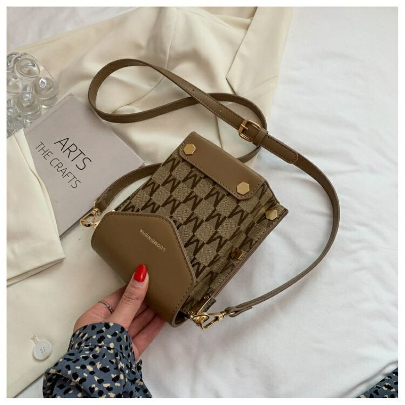 Túi đeo chéo tặng kèm móc thỏ