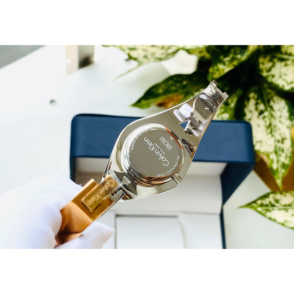 Đồng hồ nữ Calvin Klein Sensual K8E2M1Z6 viền mạ vàng pvd cực kì sang trọng, quý phái