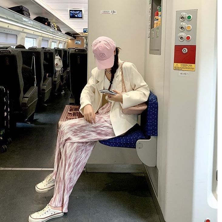 Quần ống rộng lưng cao phối kiểu xếp nếp thắt lưng màu hồng nhuộm loang | BigBuy360 - bigbuy360.vn