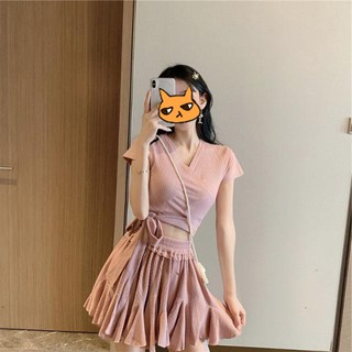 ( SẴN )SET ULZZANG.ÁO CROP CỔ V THẮT EO.CHÂN VÁY XẾP LY CÁCH ĐIỆU