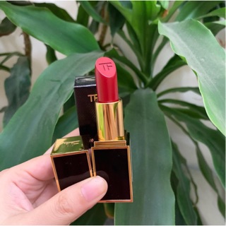 Son tomford vỏ đen 16 scarlet rouge