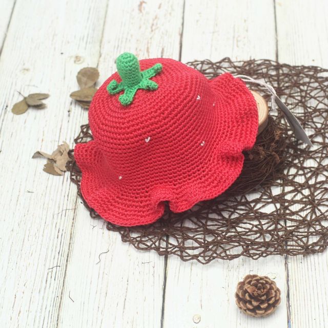 Nón len quả dâu đỏ xinh xắn handmade