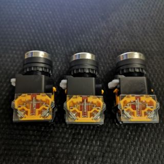 Nút nhấn/công tắc nhả/giữ phi 22 LA38