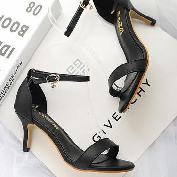 Giày SCANDAL Cao 5CM Gót Nhọn Màu Trắng và Đen MÃ XKS7