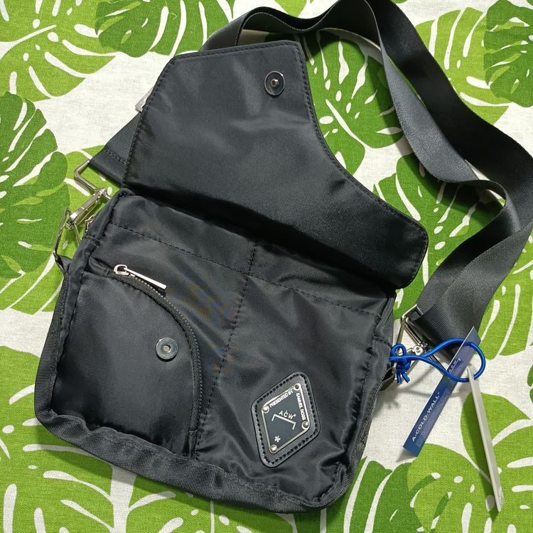 Túi đeo chéo A-COLD-WALL* padded envelope shoulder bag ss21