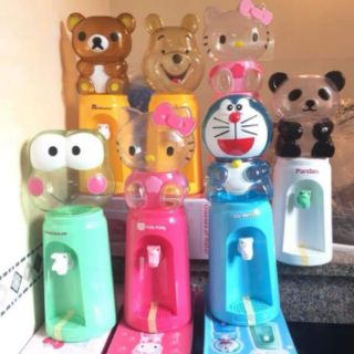 Bình nước đứng các hình kitty đáng yêu 2 lít