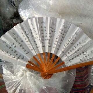 quạt giấy cầm tay