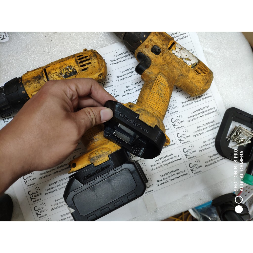 Đế chuyển pin máy Dewalt 9.6V và 12V NiCD dạng đầu đút sang dùng hộp pin cài Makita