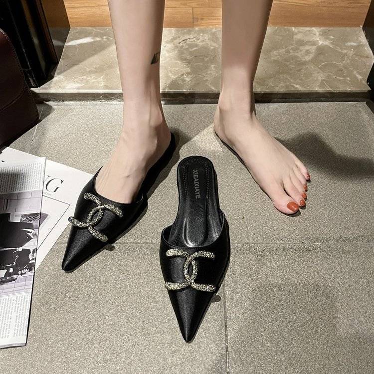Baotou Half Slippers của phụ nữ mới gót thấp nhẹ nhàng Rhinestone khóa bên ngoài Mang giày phụ nữ mũi nhọn