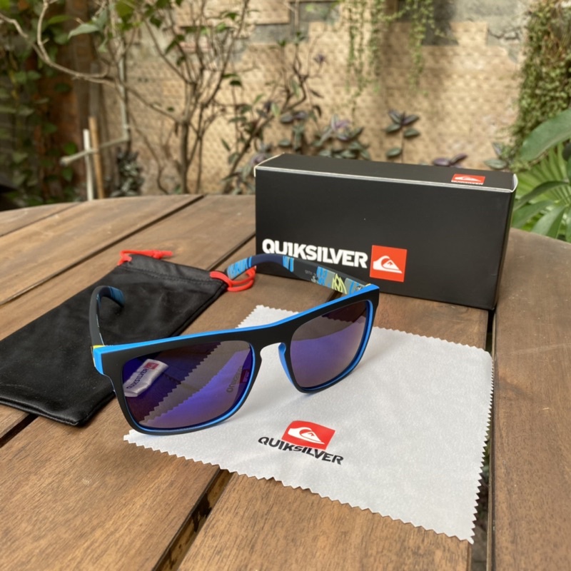 Kính mát Quiksilver sale 50%