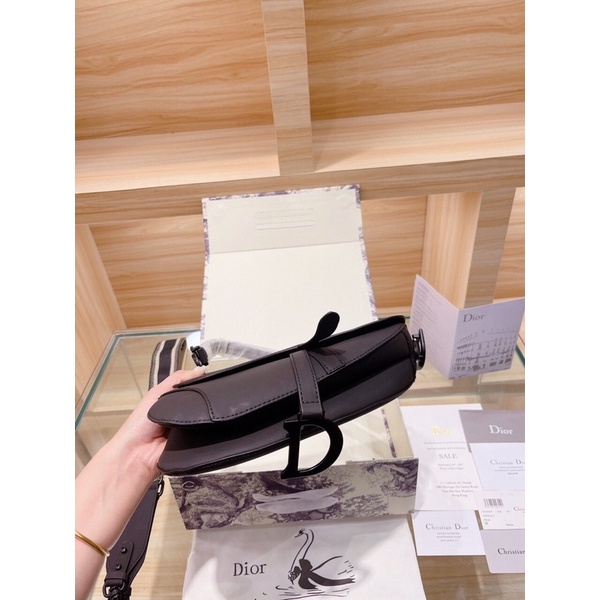 Túi xách diỏr yên ngựa chữ D Lót da bò từ trong ra ngoài sz 25