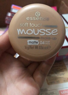 Phấn tươi Đức Essence Soft Touch Mousse màu 04 Siêu Hot