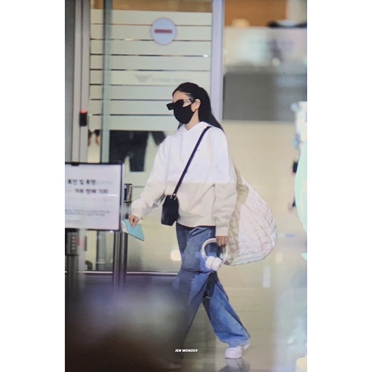 Túi chăn bông COS oversize Jennie