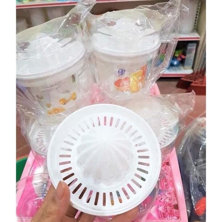 Vắt Cam Bằng Tay Nhựa Trong Suốt Việt Nhật 6905 Có nắp đậy, lưới lọc và ca đong định lượng - Dụng cụ vắt chanh cầm tay