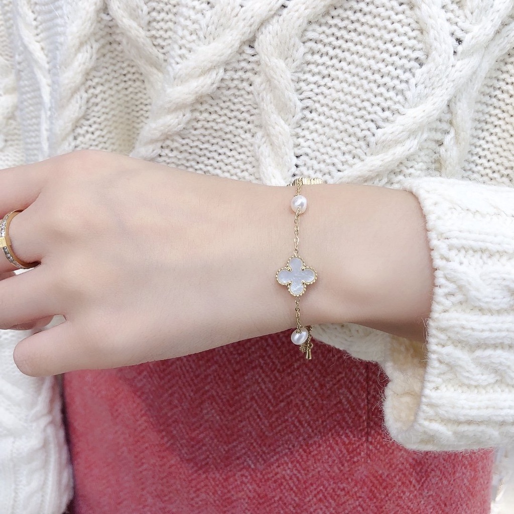 Vòng Tay Louis Vuitton Bằng Thép Titan Họa Tiết Chữ LV Sang Trọng Thời Trang