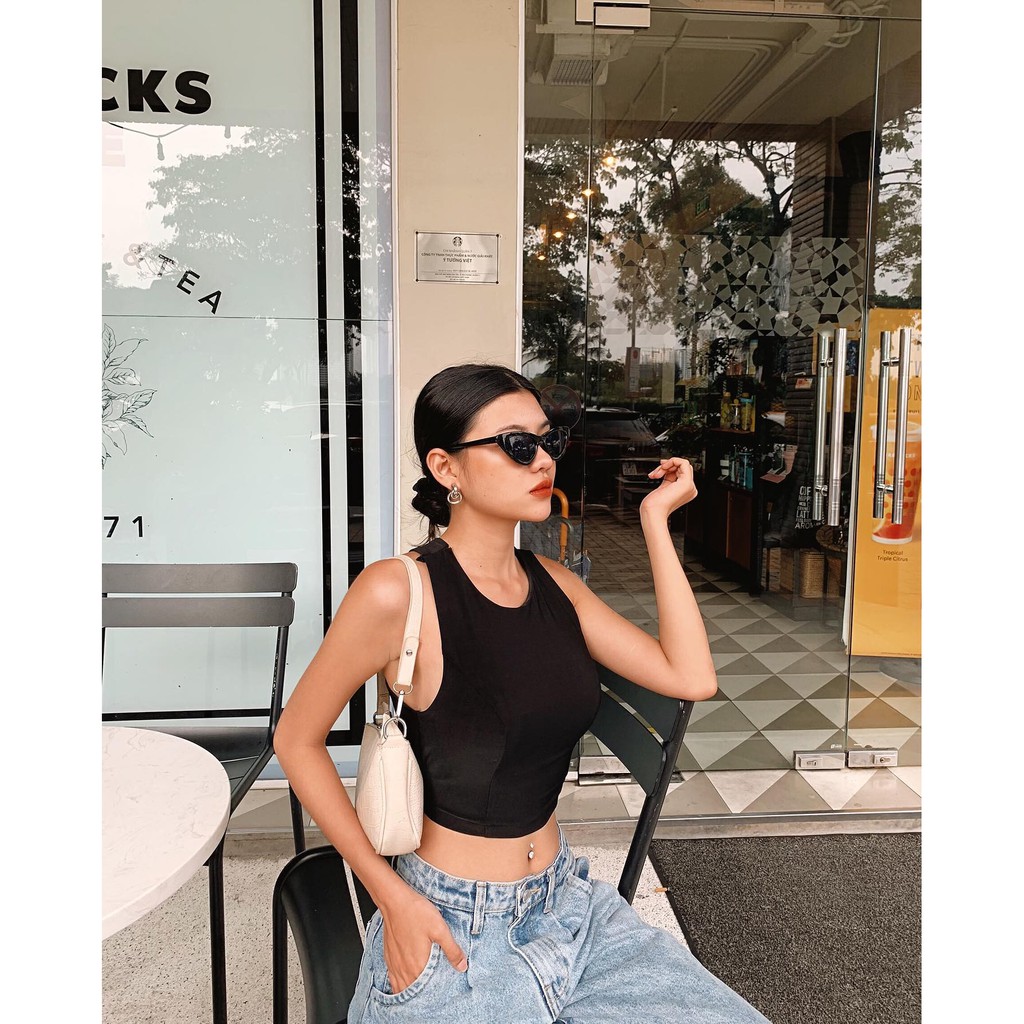 Áo croptop chéo lưng, thắt nơ, cổ tròn, sát nách mang lại vẻ ngoài trẻ trung, năng động, cá tính | BigBuy360 - bigbuy360.vn