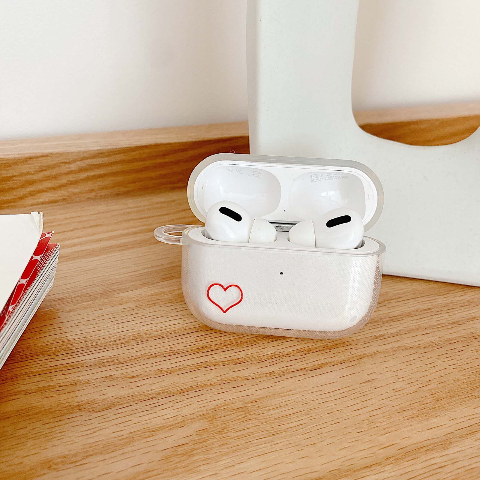 Hộp đựng tai nghe bluetooth bằng nhựa trong suốt họa tiết ký tự cho Apple Airpods 2 | BigBuy360 - bigbuy360.vn