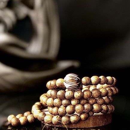 Vòng Tay Trầm Hương Kỳ Gia 8 Li 108 hạt