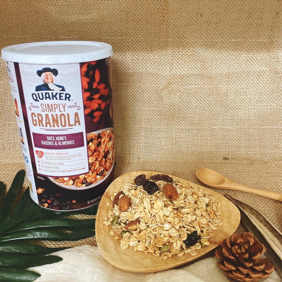 Ngũ cốc dinh dưỡng mật ong, hạnh nhân, nho khô, yến mạch ăn liền QUAKER SIMPLY GRANOLA Mỹ 453g