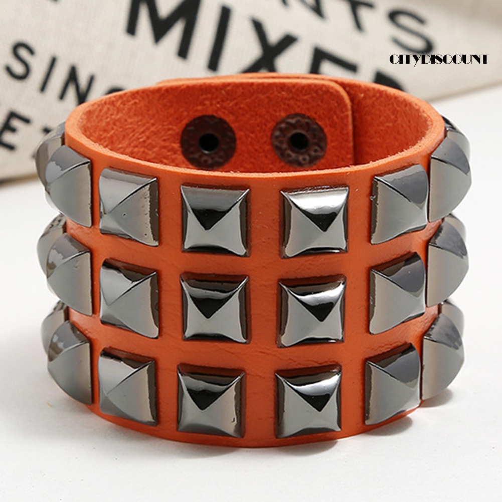 Vòng Tay Giả Da Bản To Đính Đinh Tán Vuông Cá Tính Cho Nam Nữ