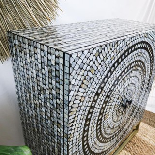 Tủ Trang Trí Khảm Trai Màu Đen