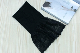 QUẦN MẶC TRONG VÁY REN