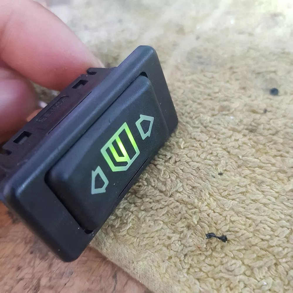 Công tắc bập bênh lên cửa kính xe ô tô, loại giắc cắm 6 chân - DC12V