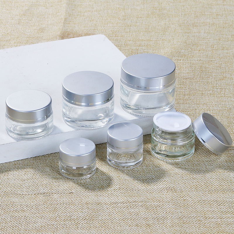 Hũ thủy tinh dựng kem nắp bạc 50G