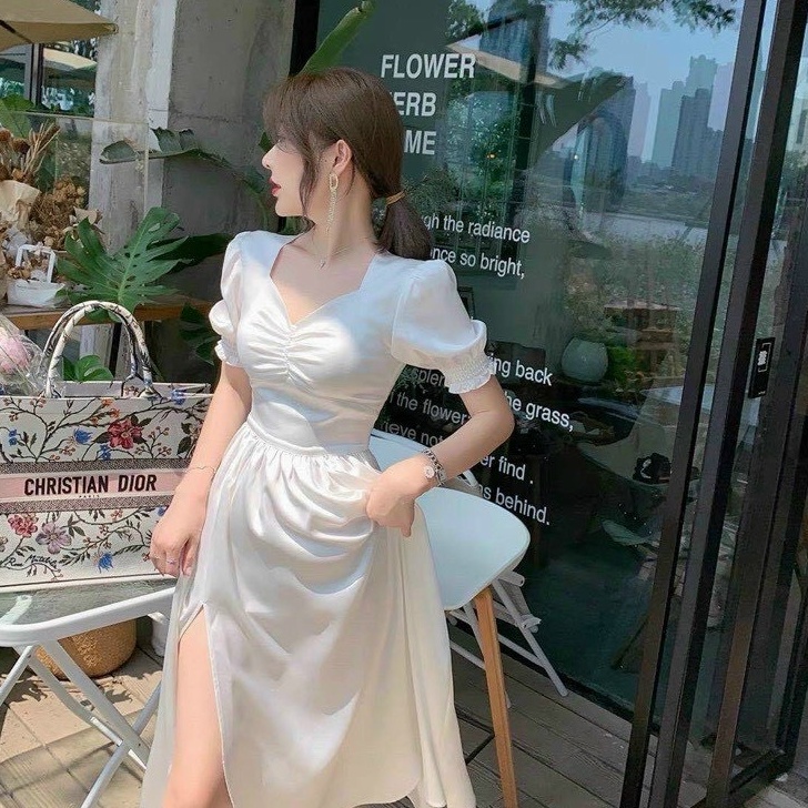 Đầm maxi cổ tim xẻ tà tay ngắn ,tay phồng có mút ngực chất liệu đũi nhăn 1 màu như hình (trắng)
