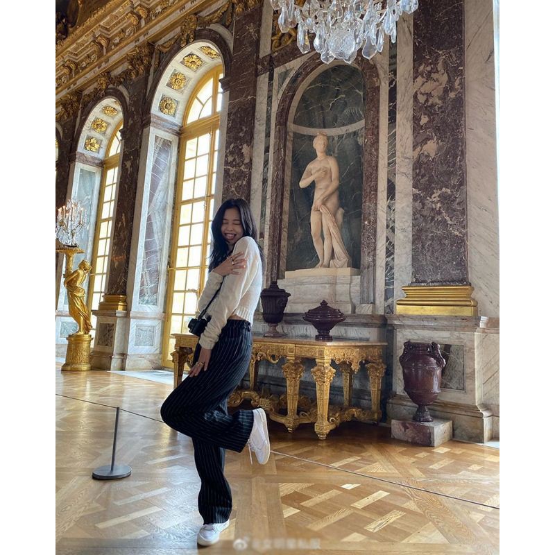 Quần tây ống suông rộng kẻ sọc Jennie Blackpink