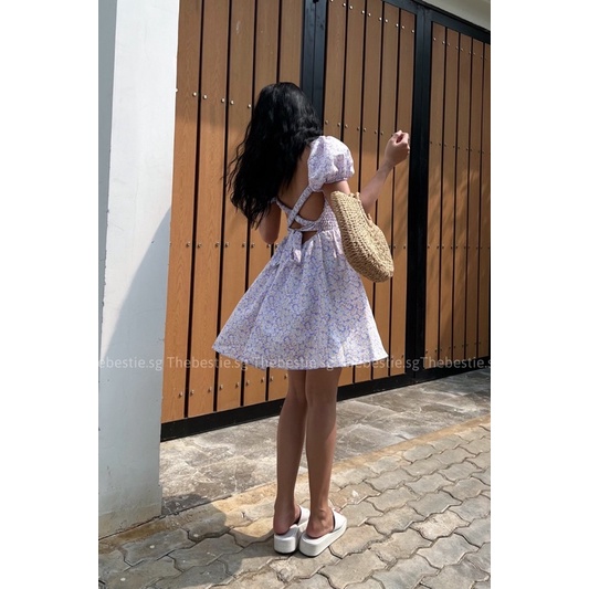 Váy hoa nhí hở lưng