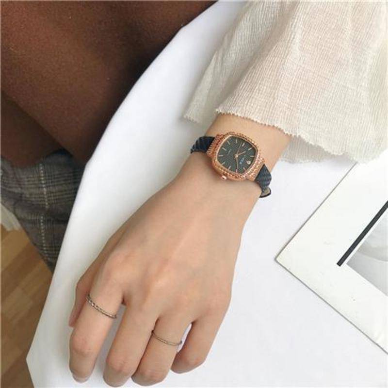Cô. Winner's Đồng Hồ Đeo Tay Mặt Vuông Nhỏ Màu Xanh Lá Cây Tươi Tắn Đơn Giản Phong Cách Hàn Quốc 2019 Cho Nữ